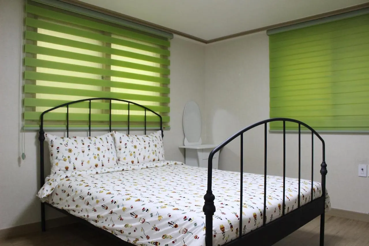 Bunk Guesthouse Hongdae2 Seoul Hostel